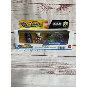 Hot Wheels Racer Verse Batman 4 Pack Mattel Batman-Robin-Harley Quinn-Catwoman